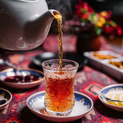 قوری و فنجان چای
